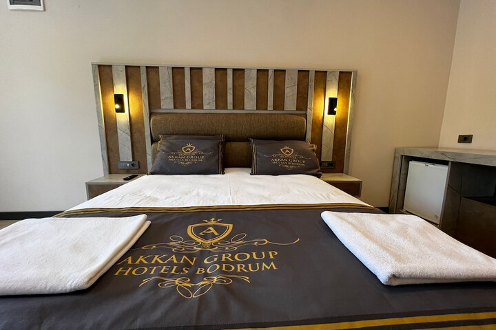 Room 2 of 6