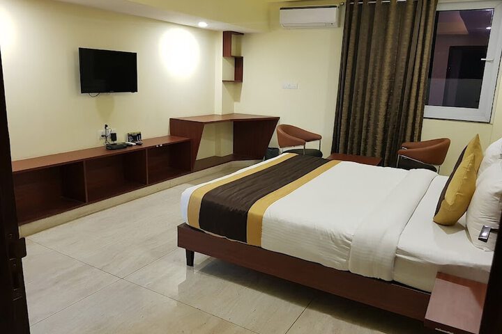 Room 10 of 13