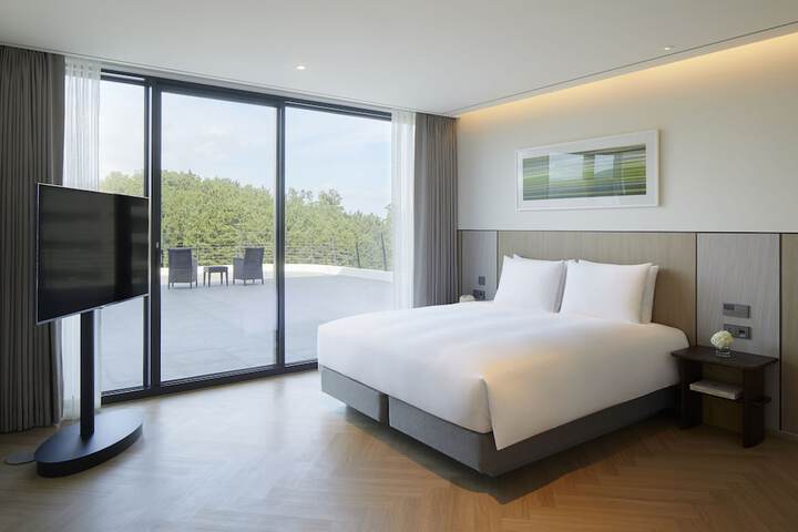Room 16 of 62