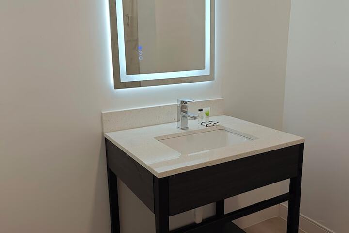Room 42 of 63