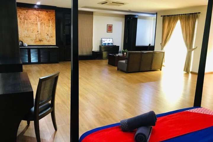 Room 9 of 75