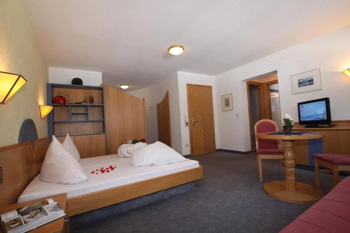Room 2 of 11