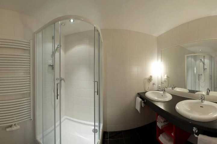 Room 12 of 20
