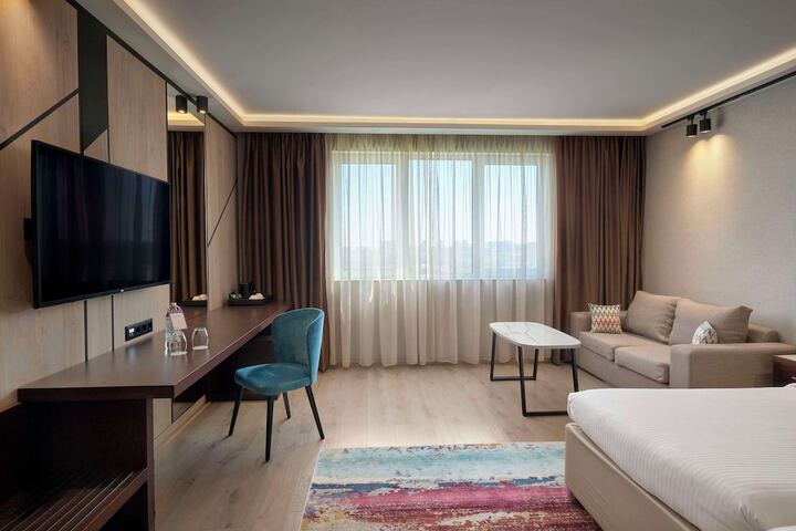 Room 28 of 86
