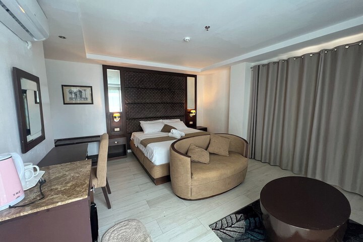 Room 30 of 68