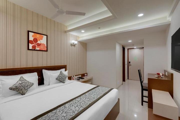 Room 9 of 24