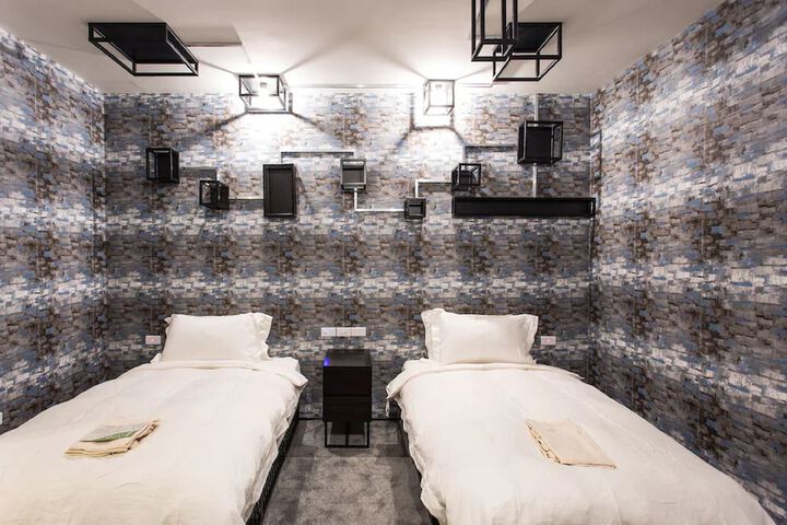 Room 11 of 89