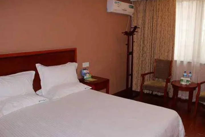 Room 6 of 15