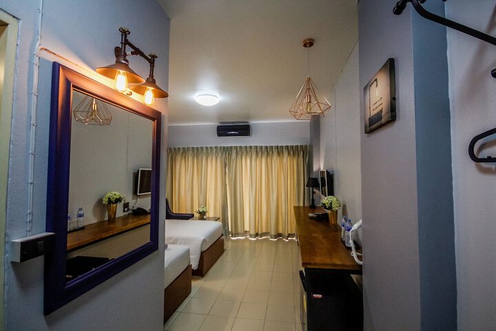 Room 28 of 61