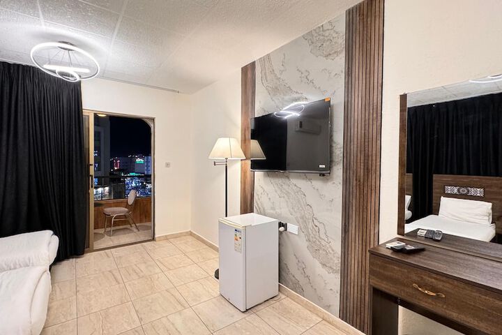 Room 30 of 64