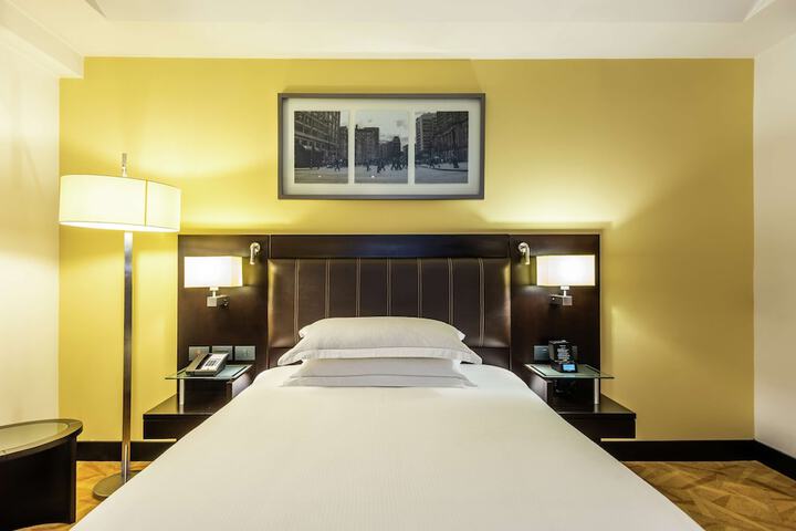 Room 27 of 153