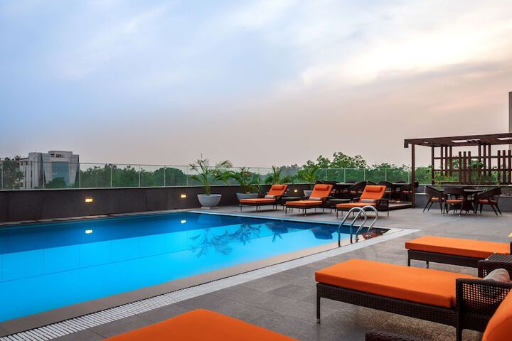 Hotel Pool