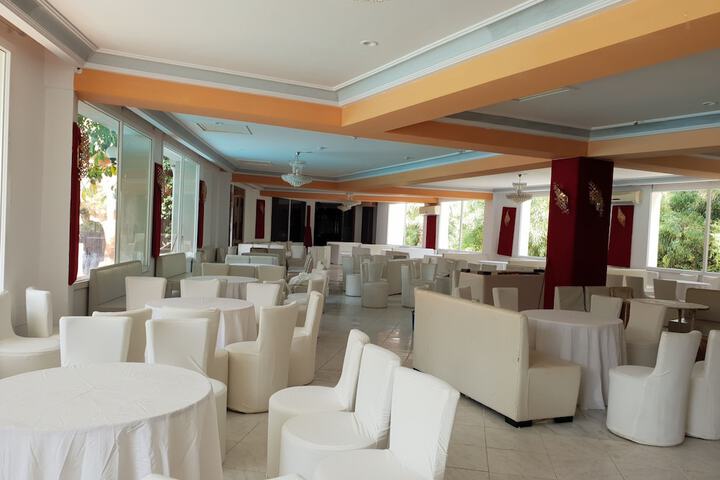Business Center 19 of 26