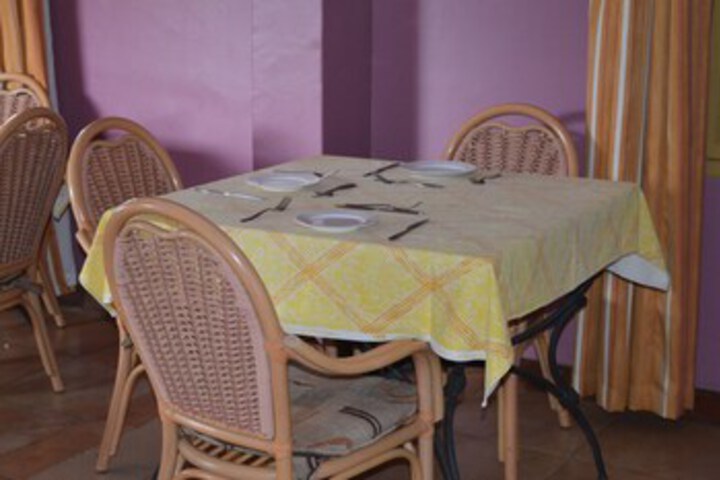 Dining 17 of 29
