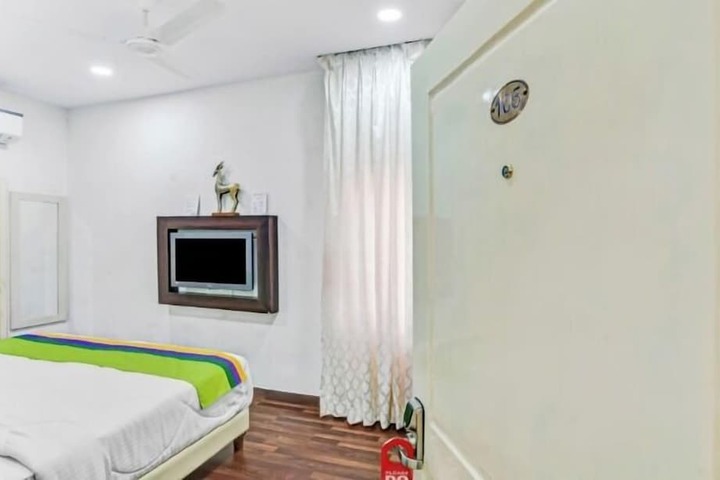 Room 4 of 23