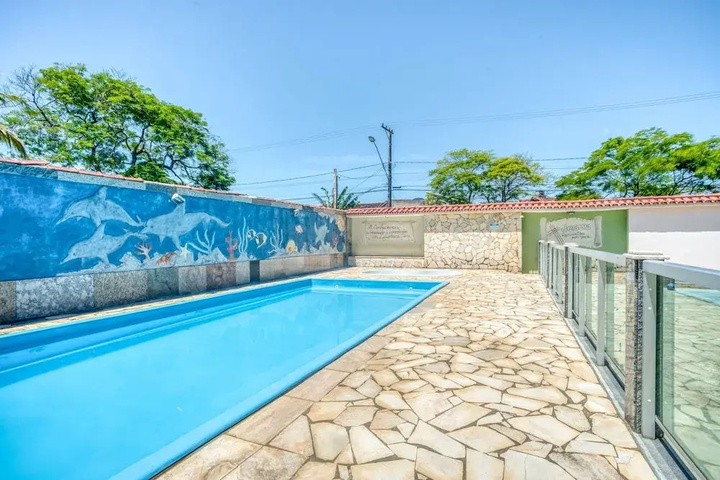 Pool 13 of 18