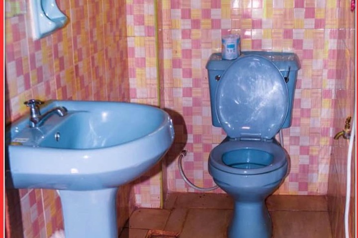 Room 5 of 9