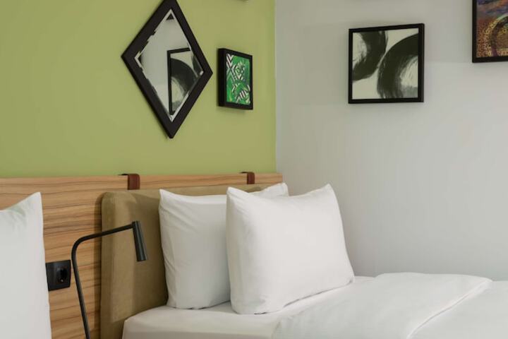 Room 5 of 38