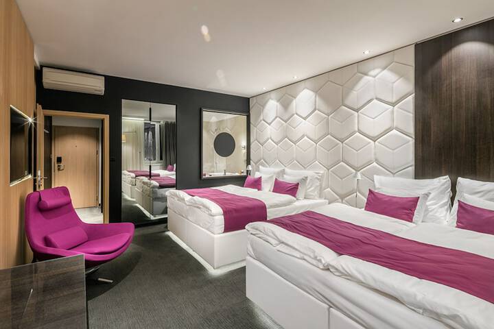 Room 6 of 48