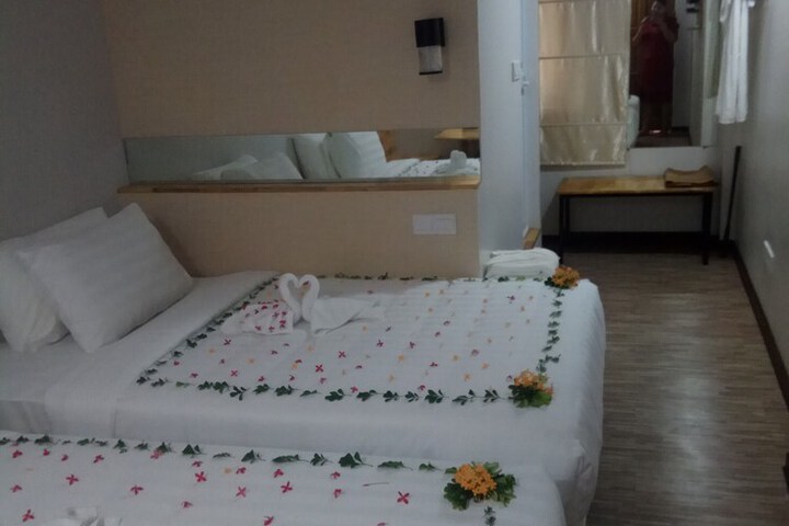 Room 9 of 34