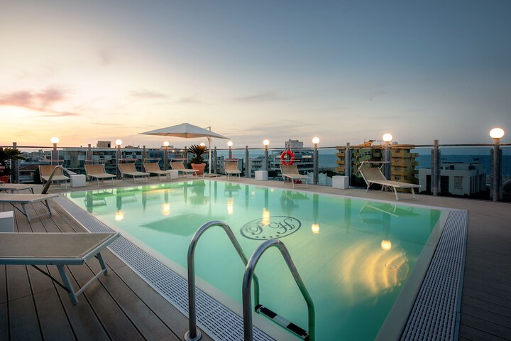 Pool 37 of 53