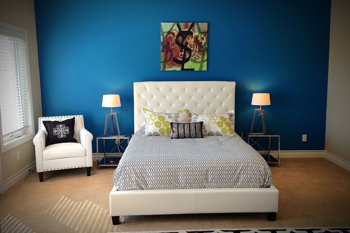 Room 3 of 82