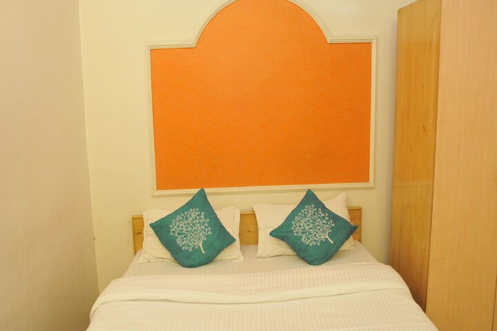 Room 11 of 20