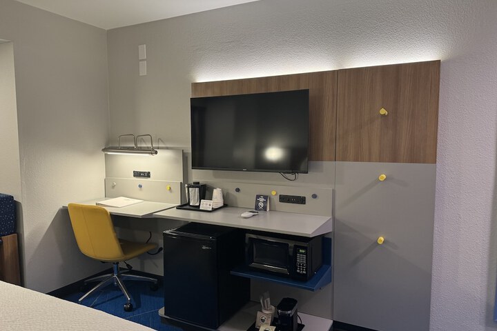 Room 6 of 50