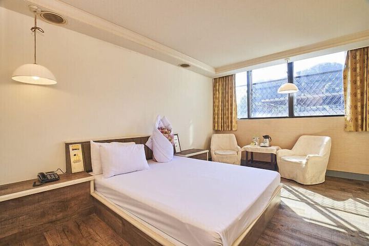 Room 21 of 74