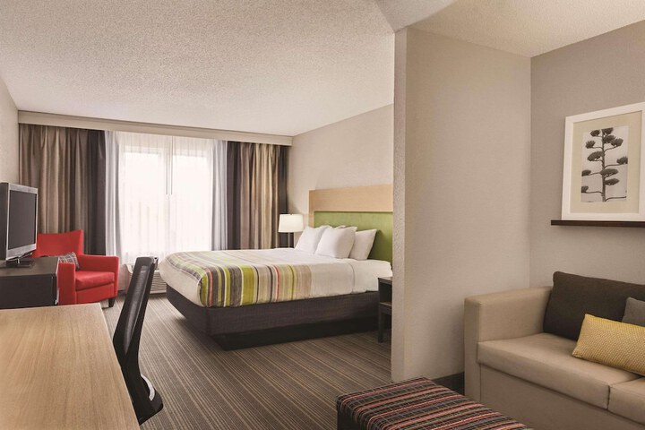 1 King Bed Accessible (4 of 8)