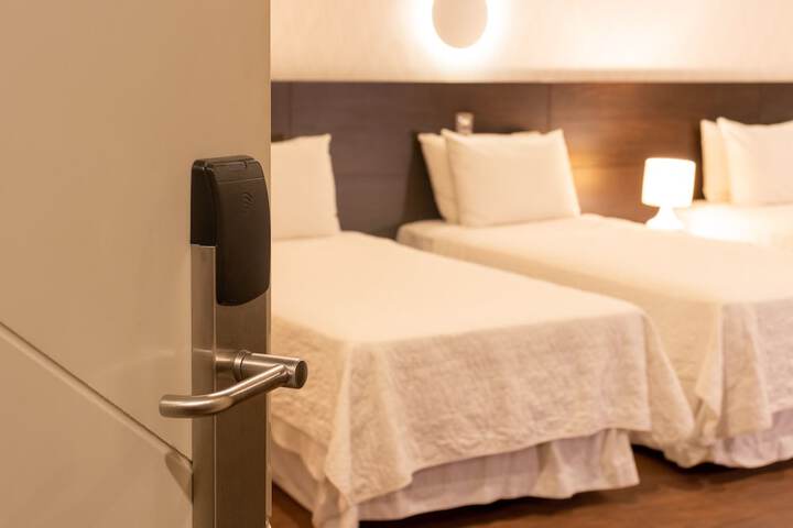 Room 45 of 183