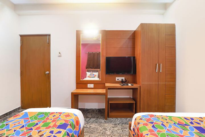 Room 13 of 28