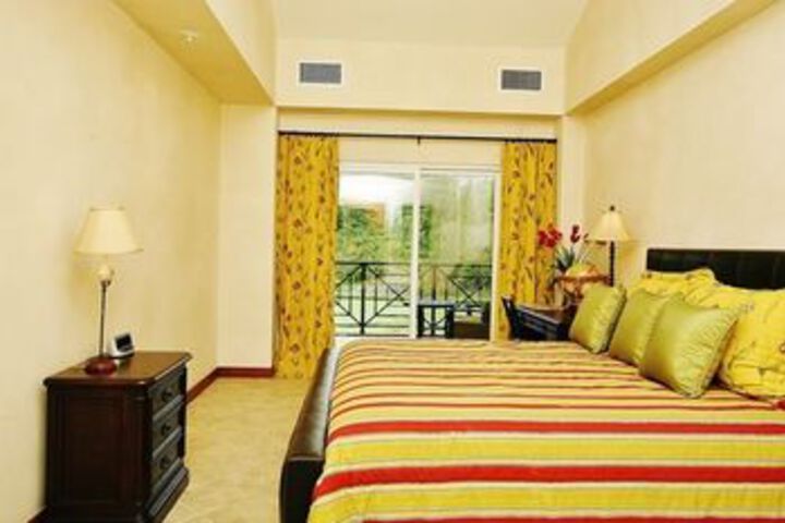 Room 32 of 94