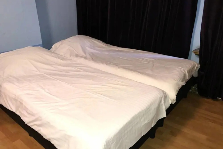 Room 2 of 8