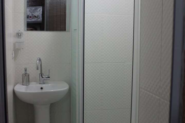Room 32 of 43