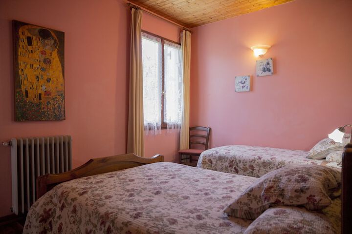 Room 2 of 35
