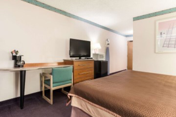 Room 14 of 36
