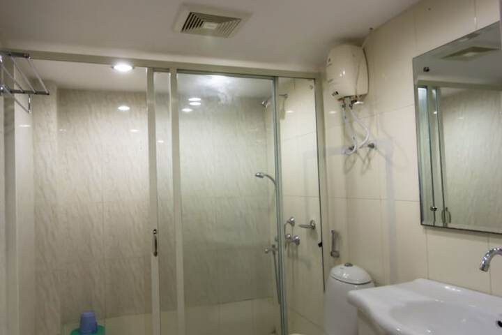 Room 10 of 17