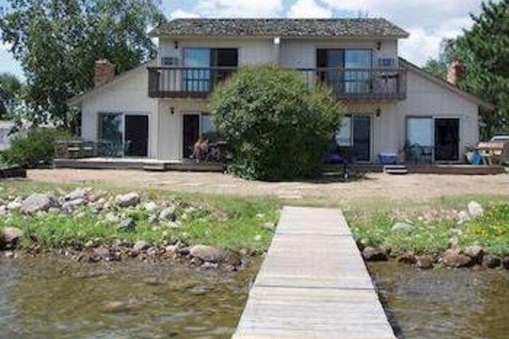 Exterior of Pelican Shores