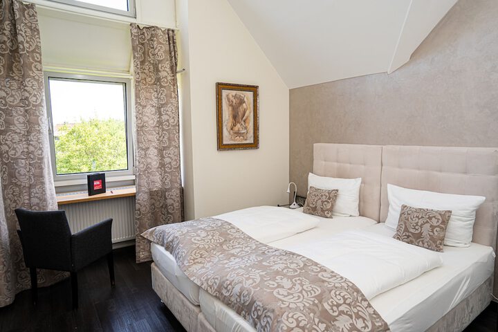 Room 4 of 39