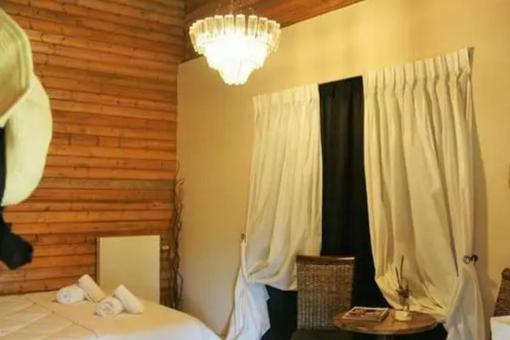 Room 4 of 6