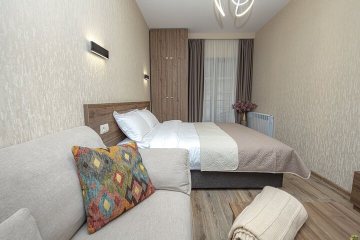 Room 2 of 62