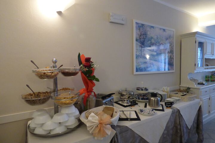 Breakfast/Coffee Service 15 of 28