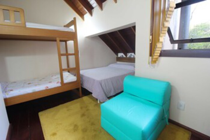 Room 10 of 14