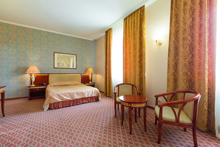 Room 6 of 92