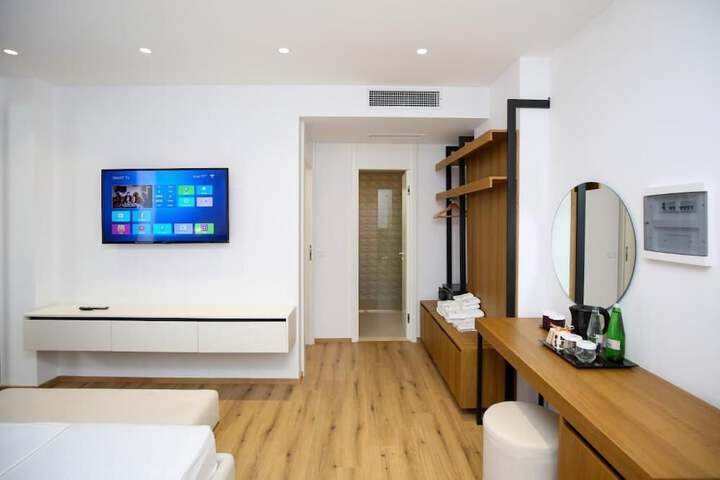Room 17 of 118