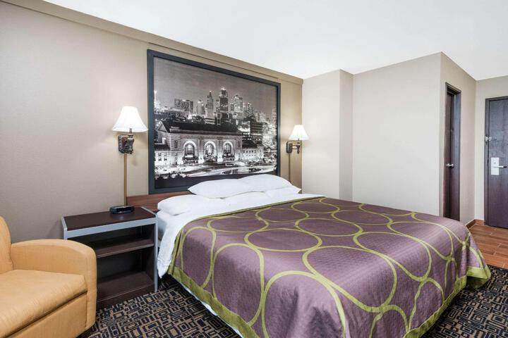 1 King Bed (7 of 8)