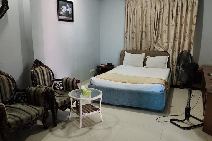 Room 2 of 40
