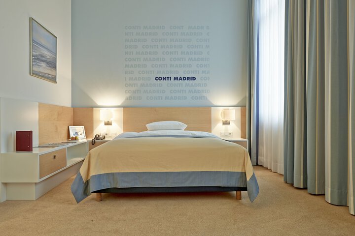Room 10 of 48