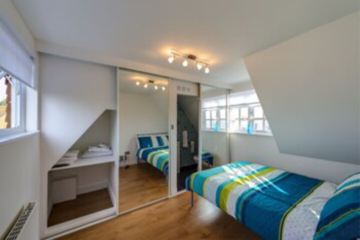Room 28 of 34